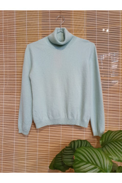 Pure cashmere turtle neck sweater